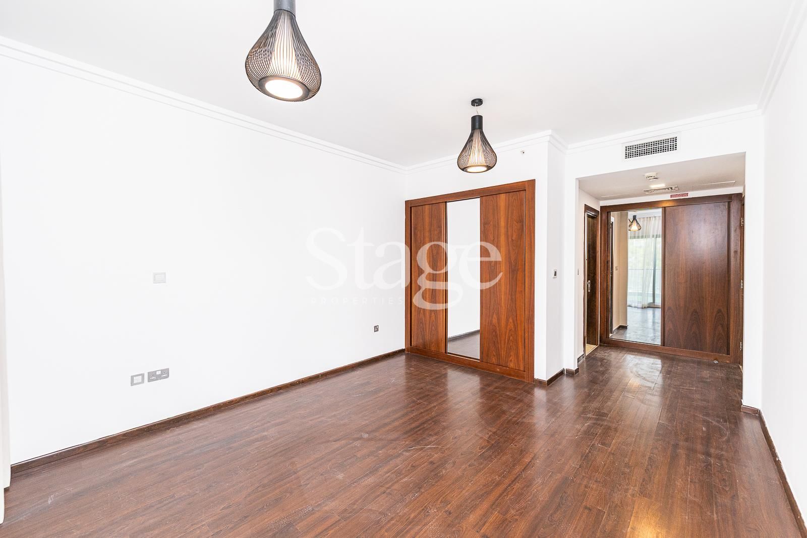 4 bedrooms Villas for Rent in Business Bay, Dubai VI8174L