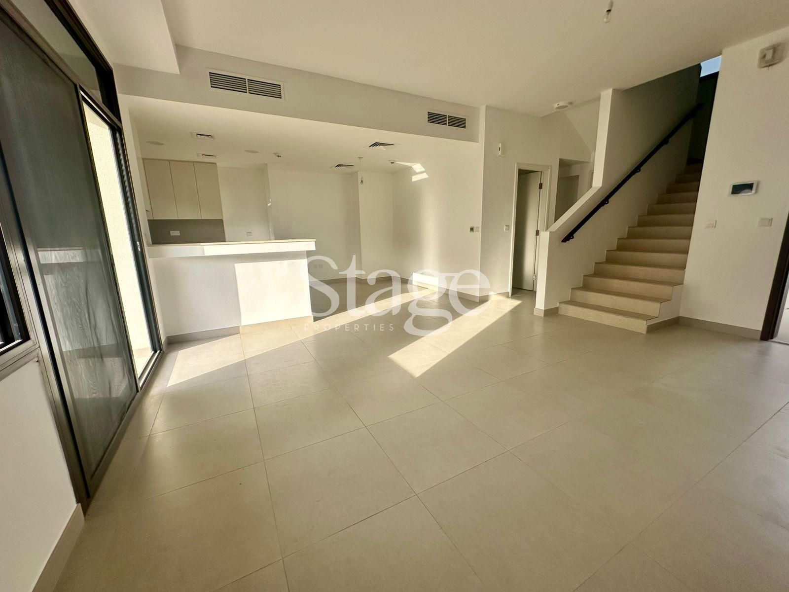 تاون هاوس من ٣ غرف نوم للإيجار في Town Square، Dubai TH8659L