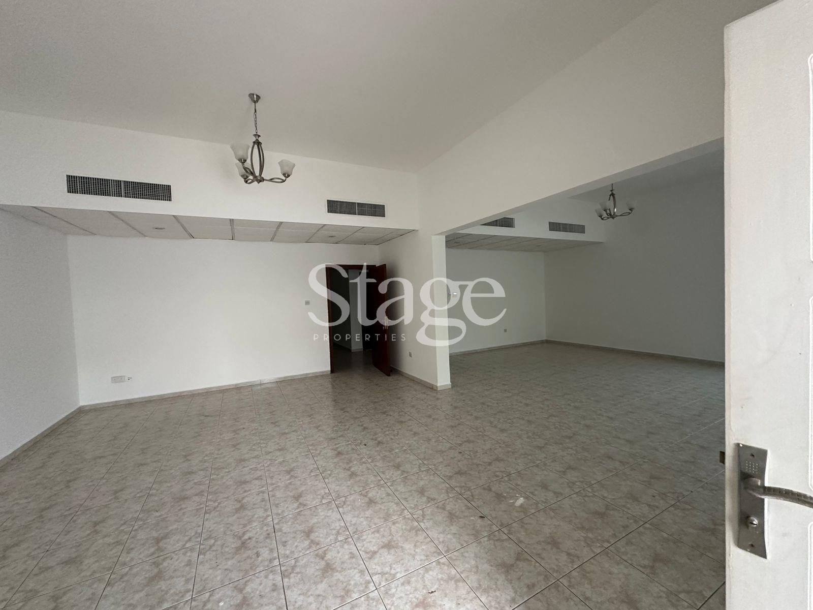 5 bedrooms Twin Villas for Rent in Umm Suqeim, Dubai VH8163L