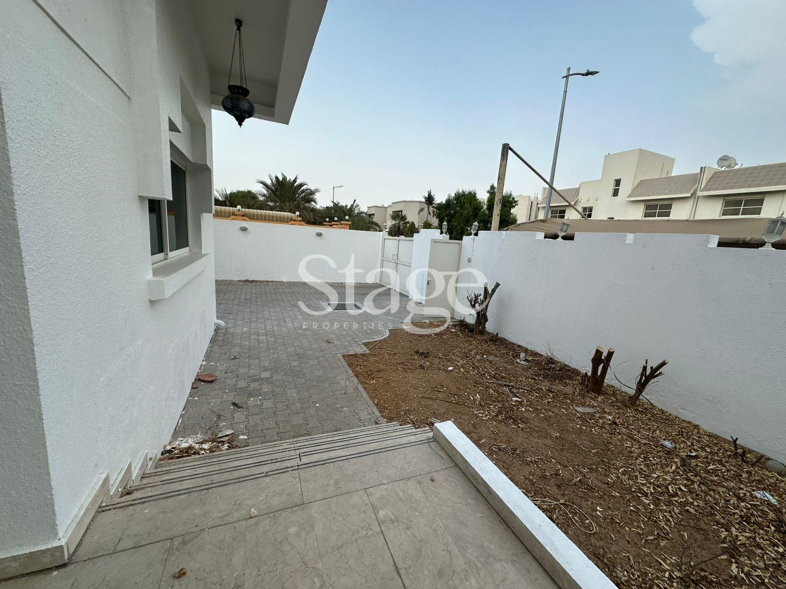 5 bedrooms Twin Villas for Rent in Umm Suqeim, Dubai VH8163L