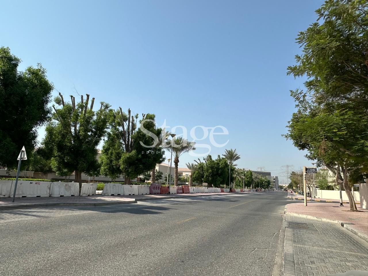 محل للبيع في Jumeirah Village Circle، Dubai SH9218S