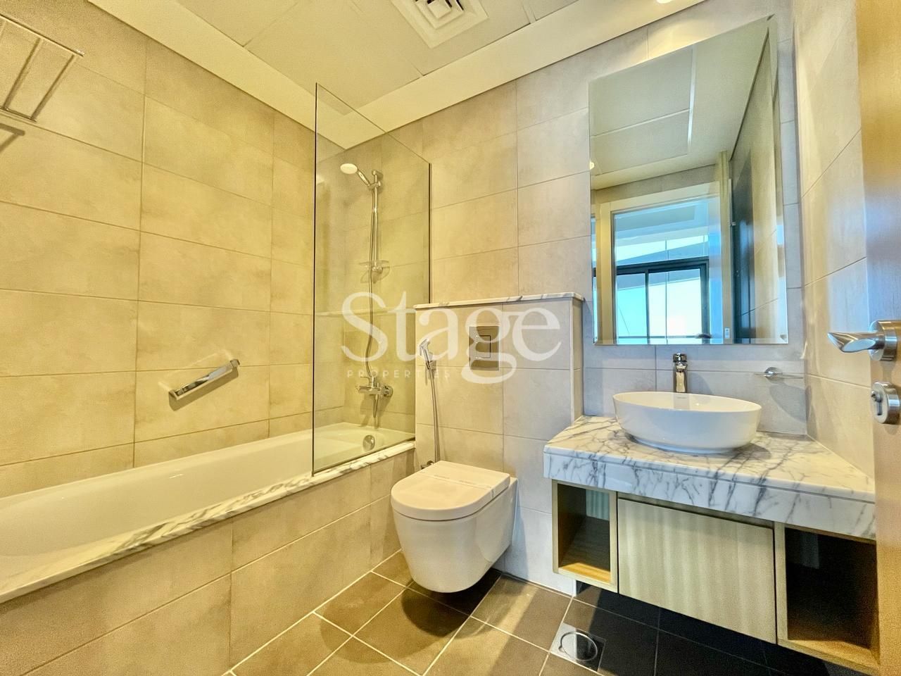 2 bedrooms apartment for Rent in Business Bay, Dubai AP10023L