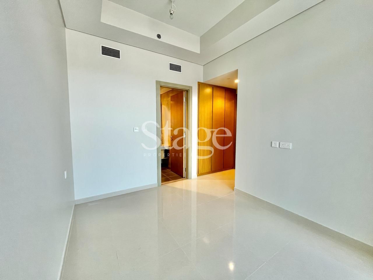 2 bedrooms apartment for Rent in Business Bay, Dubai AP10023L