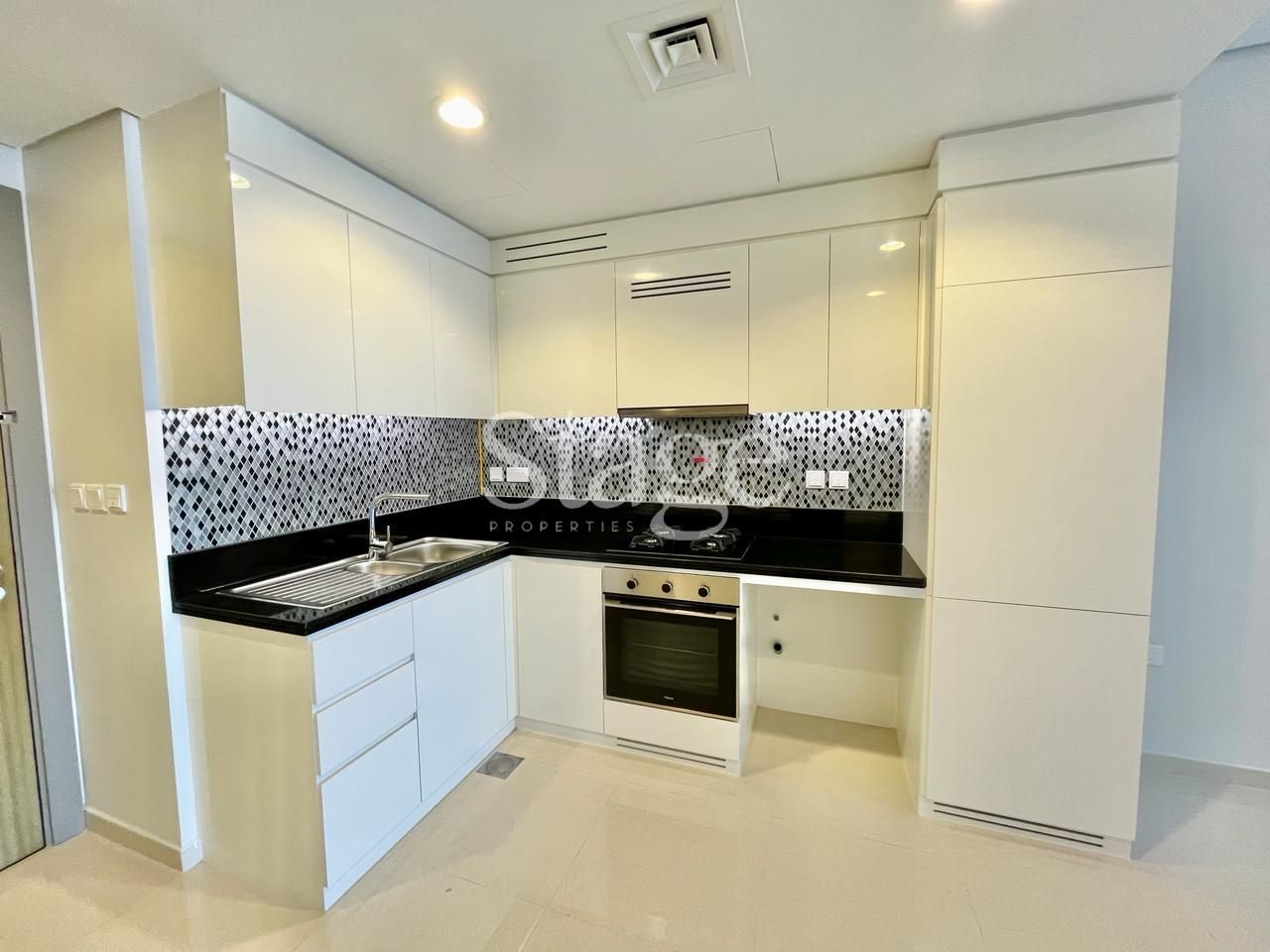 2 bedrooms apartment for Rent in Business Bay, Dubai AP10023L