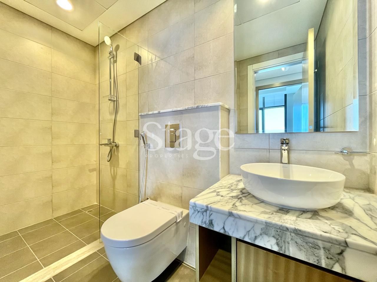2 bedrooms apartment for Rent in Business Bay, Dubai AP10023L