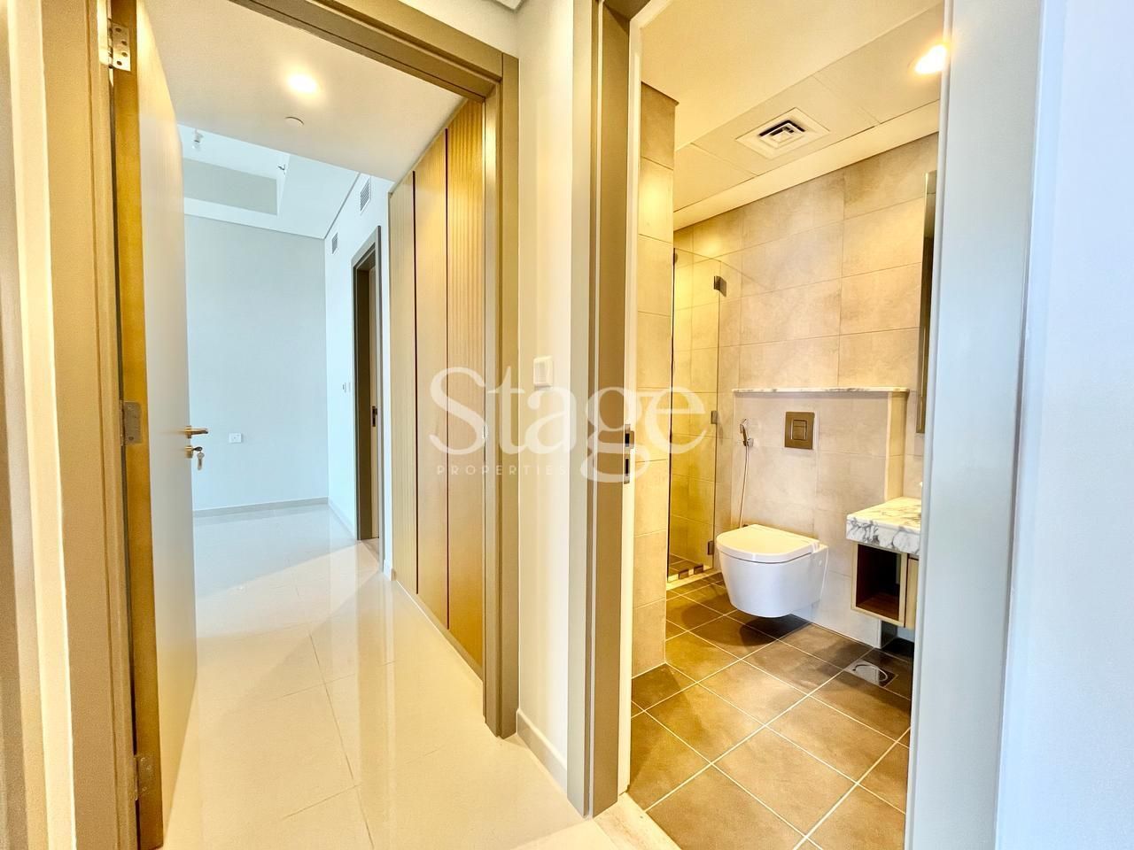 2 bedrooms apartment for Rent in Business Bay, Dubai AP10023L