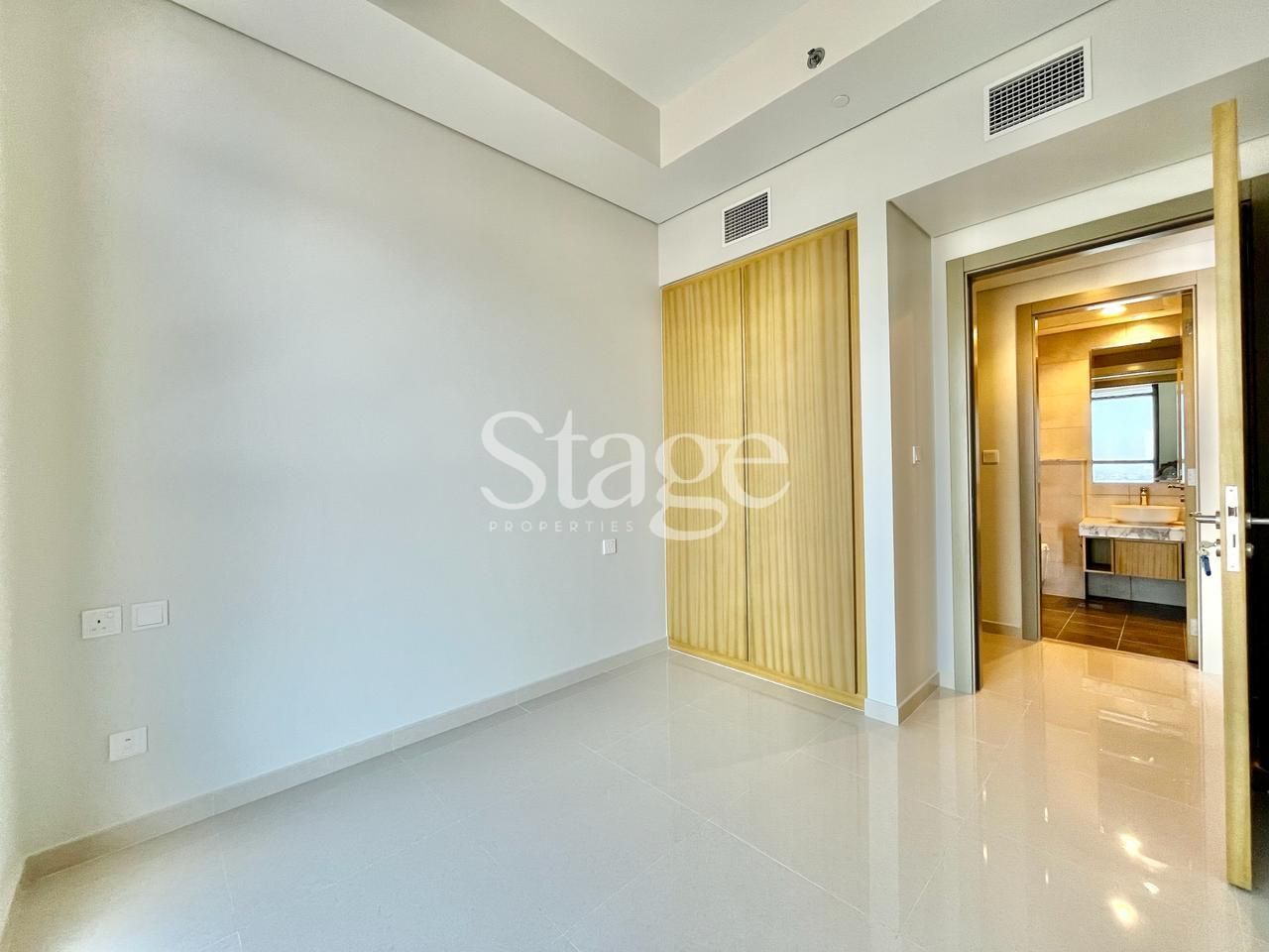2 bedrooms apartment for Rent in Business Bay, Dubai AP10023L