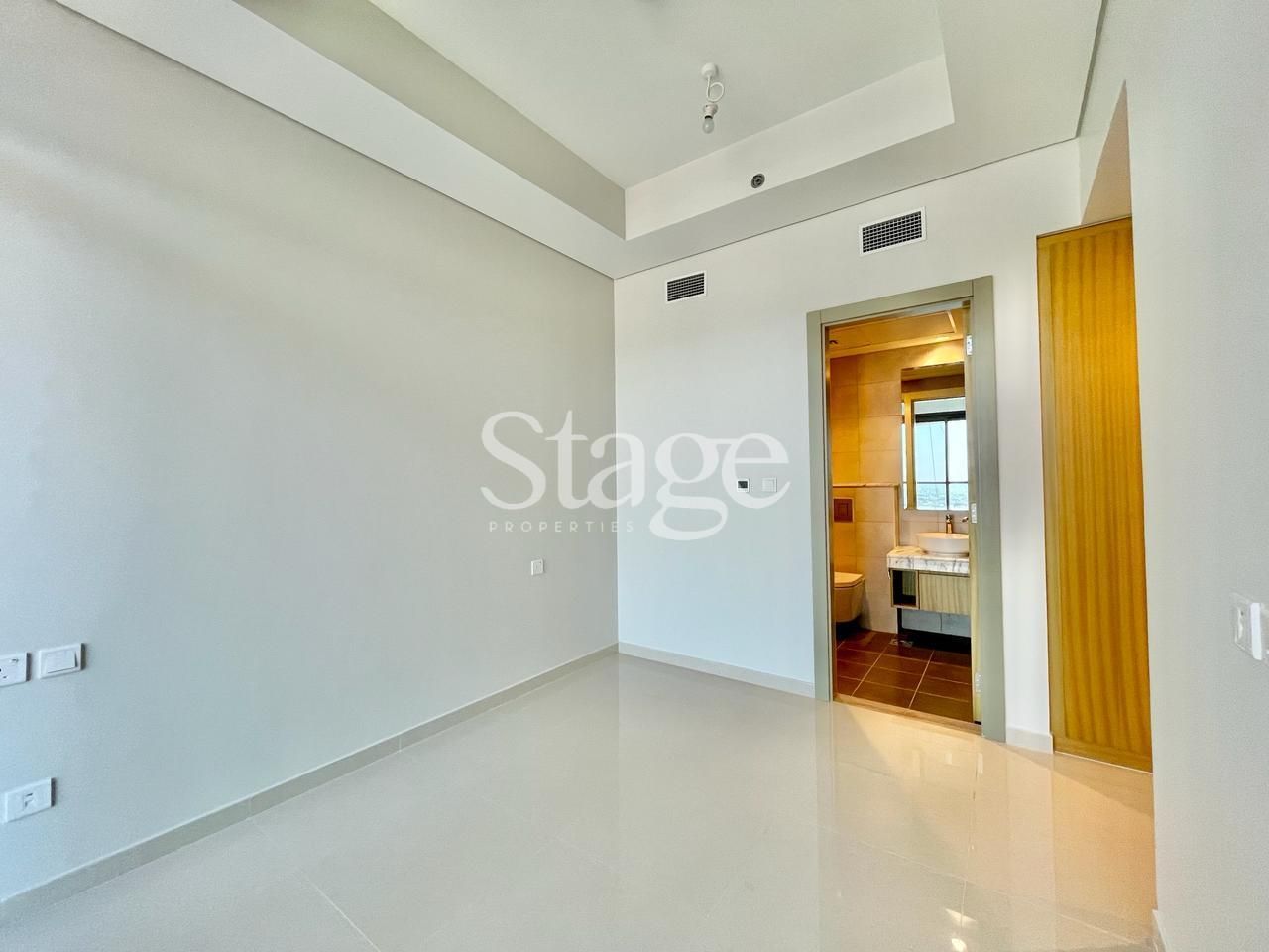 2 bedrooms apartment for Rent in Business Bay, Dubai AP10023L