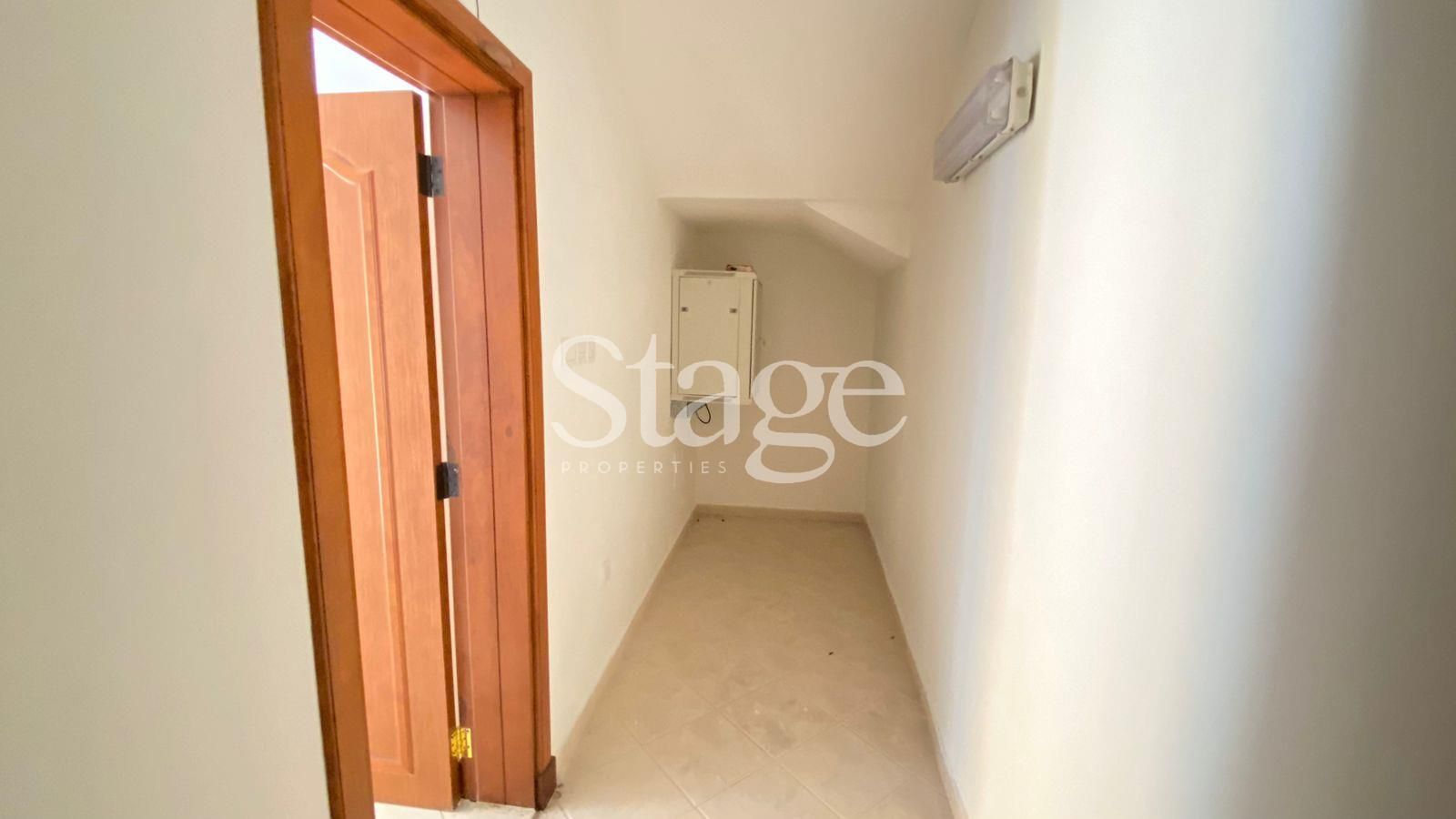 3 bedrooms Villas for Sale in Dubai Land, Dubai VI8425S
