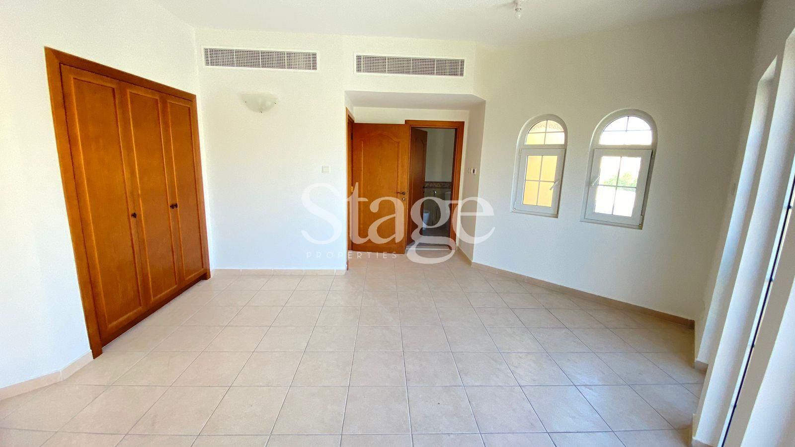 3 bedrooms Villas for Sale in Dubai Land, Dubai VI8425S