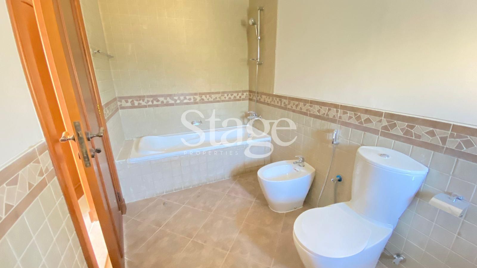 3 bedrooms Villas for Sale in Dubai Land, Dubai VI8425S