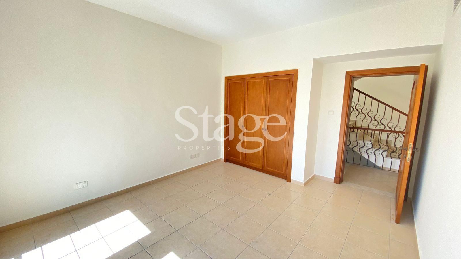 3 bedrooms Villas for Sale in Dubai Land, Dubai VI8425S
