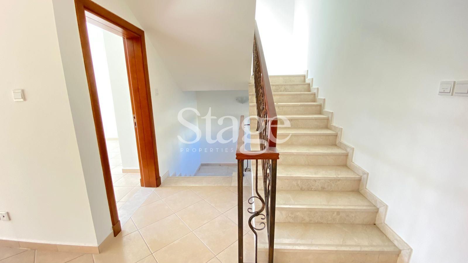 3 bedrooms Villas for Sale in Dubai Land, Dubai VI8425S