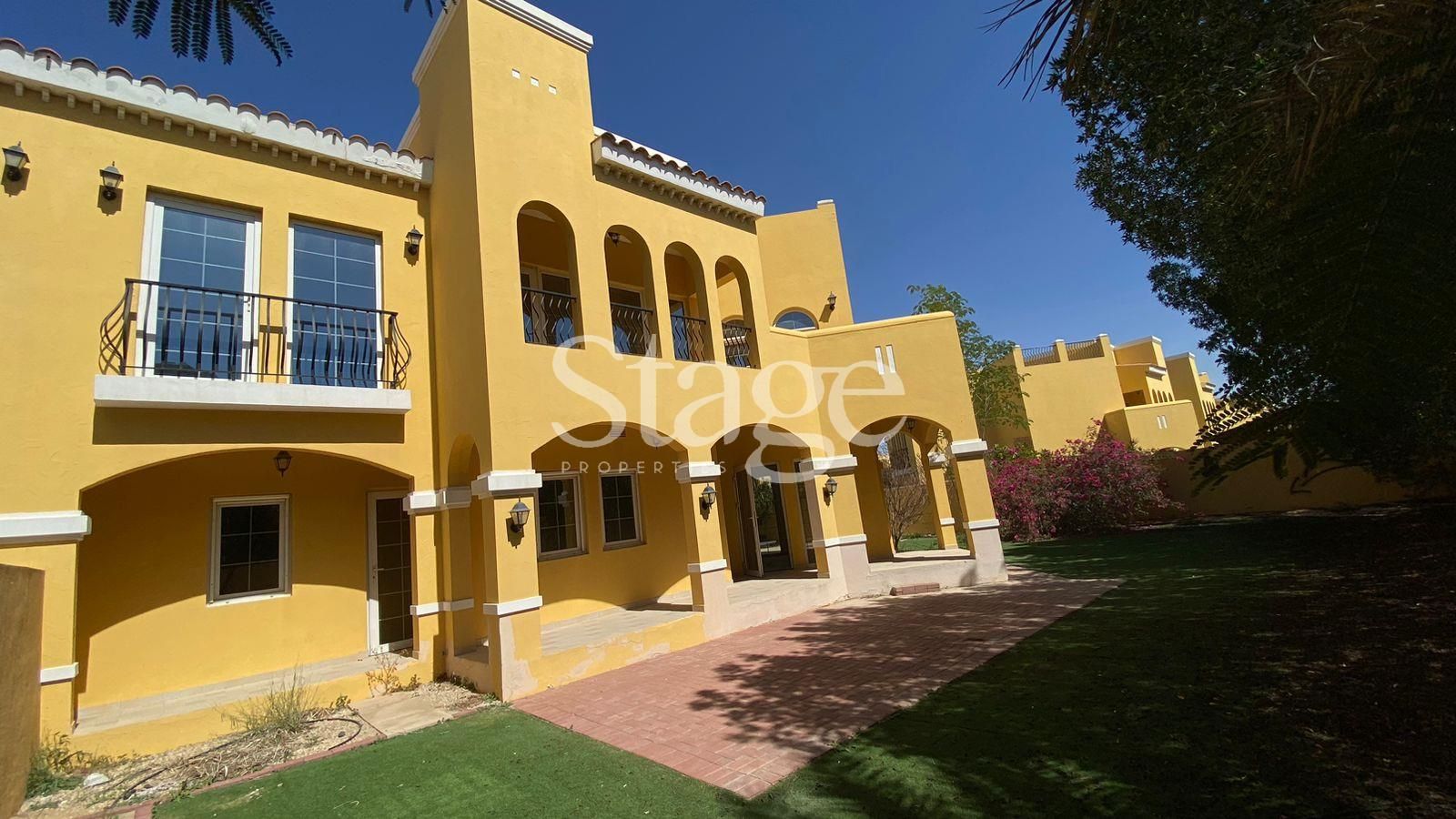 3 bedrooms Villas for Sale in Dubai Land, Dubai VI8425S
