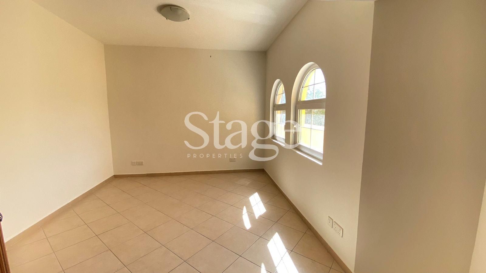 3 bedrooms Villas for Sale in Dubai Land, Dubai VI8425S