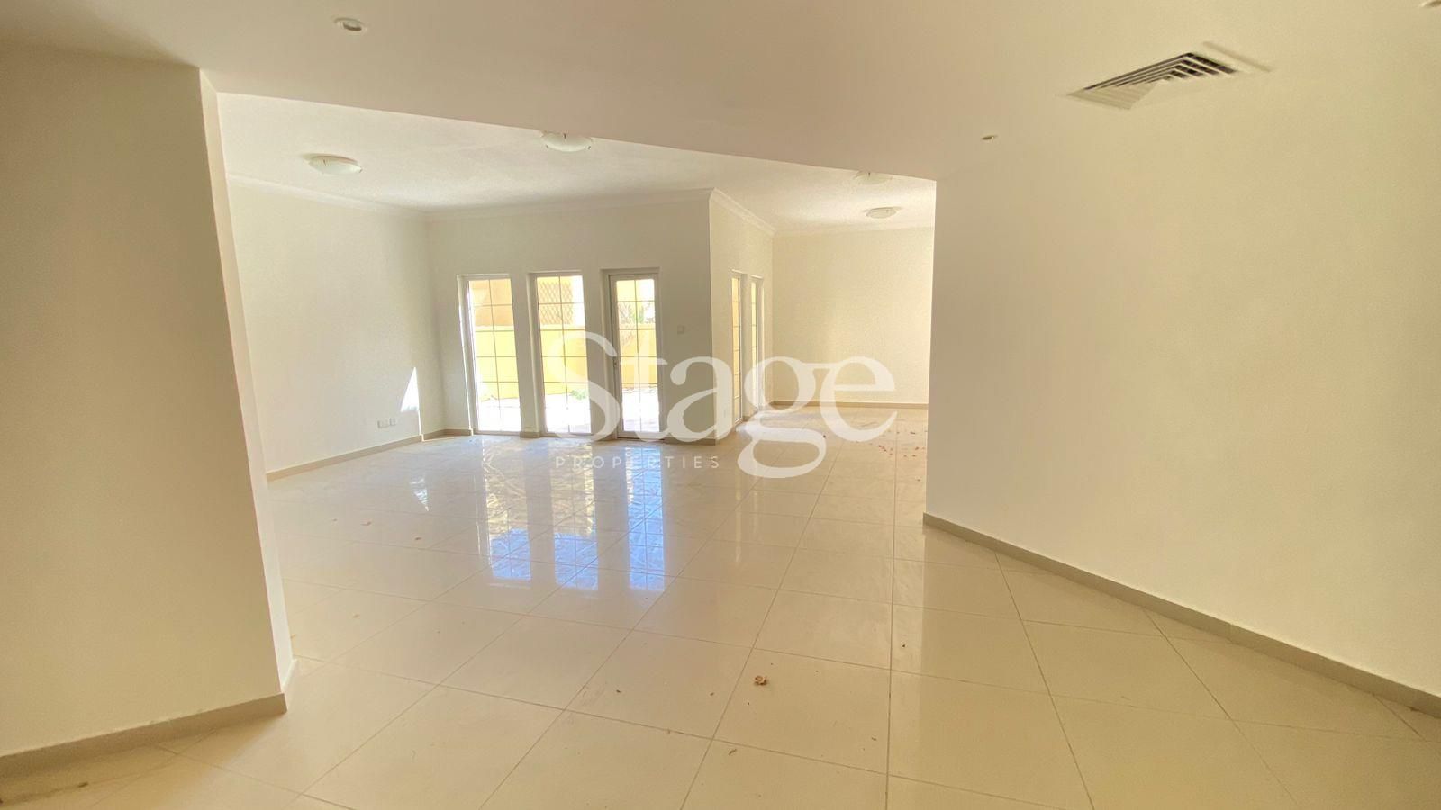 3 bedrooms Villas for Sale in Dubai Land, Dubai VI8425S