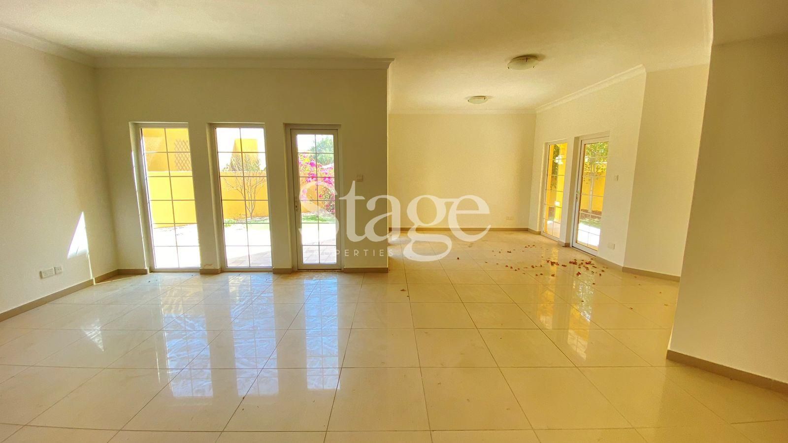 3 bedrooms Villas for Sale in Dubai Land, Dubai VI8425S