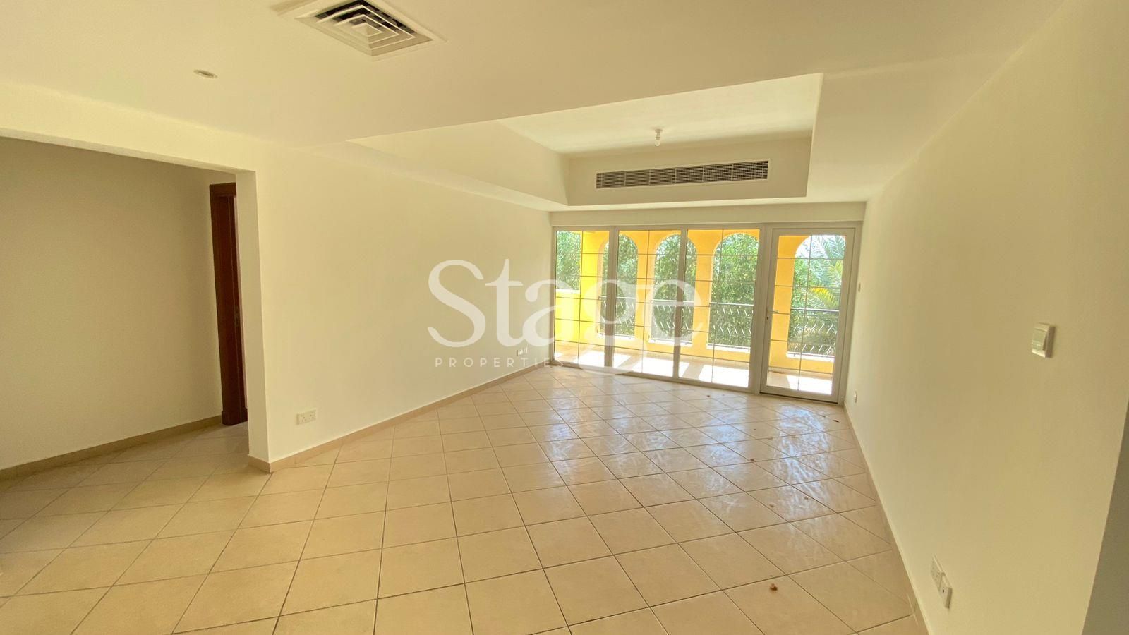 3 bedrooms Villas for Sale in Dubai Land, Dubai VI8425S