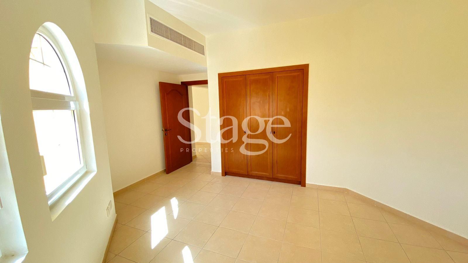 3 bedrooms Villas for Sale in Dubai Land, Dubai VI8425S