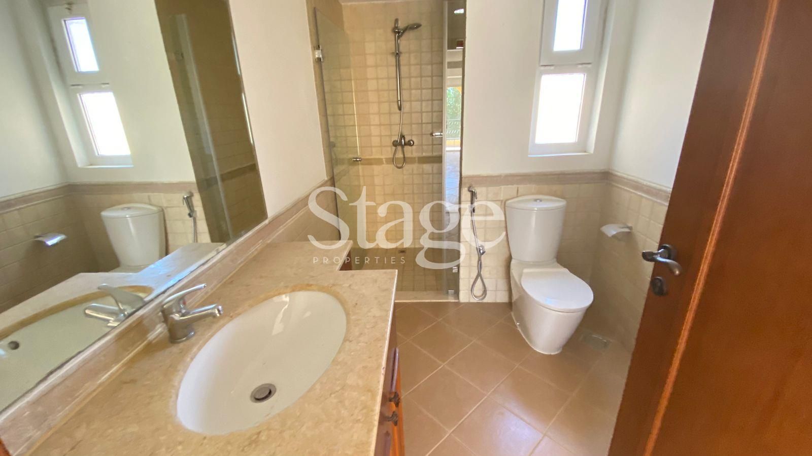 3 bedrooms Villas for Sale in Dubai Land, Dubai VI8425S