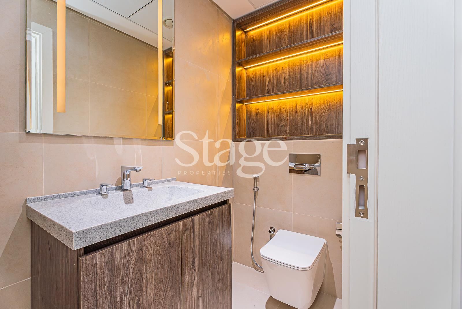 1 bedroom apartment for Rent in Business Bay, Dubai AP9380L