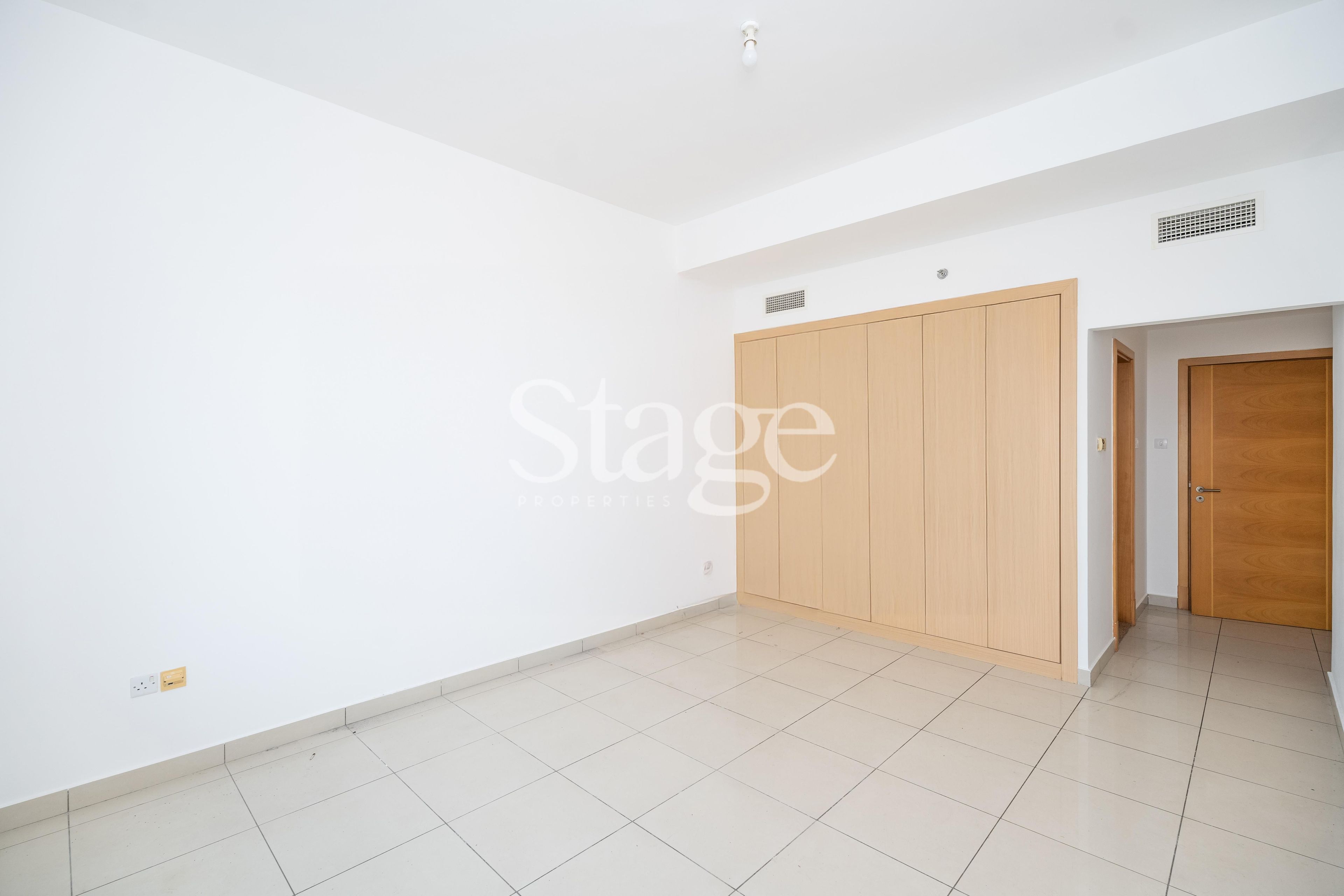 1 bedroom apartment for Sale in Jumeirah Lake Towers, Dubai AP7419S