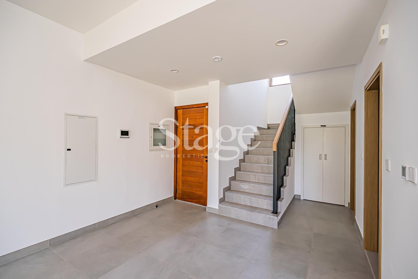 تاون هاوس من ٣ غرف نوم للإيجار في Dubai Land، Dubai TH9682L