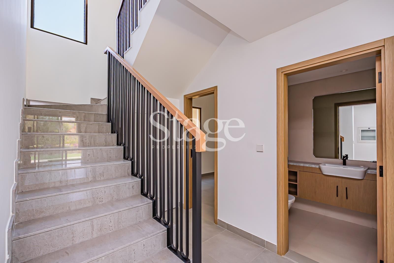 تاون هاوس من ٣ غرف نوم للإيجار في Dubai Land، Dubai TH9682L