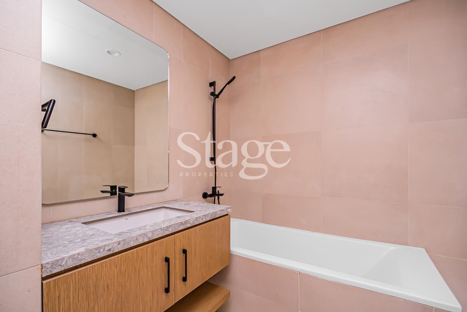 تاون هاوس من ٣ غرف نوم للإيجار في Dubai Land، Dubai TH9682L