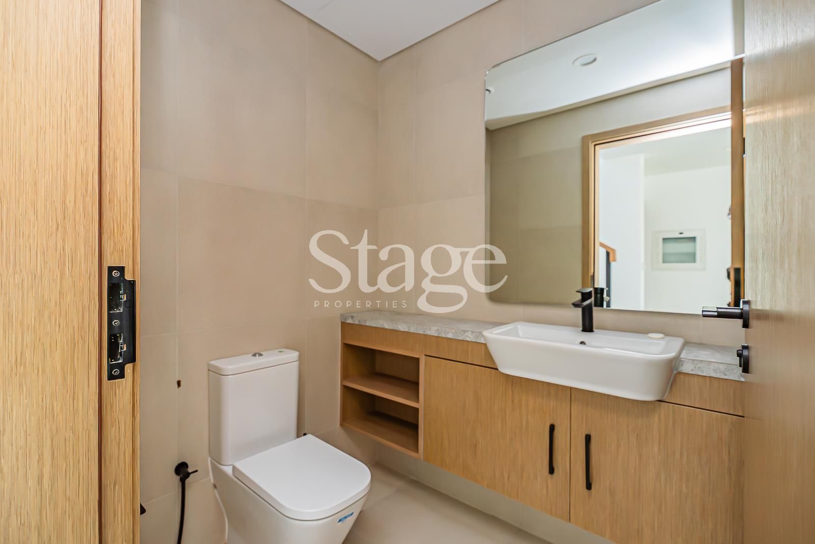 تاون هاوس من ٣ غرف نوم للإيجار في Dubai Land، Dubai TH9682L