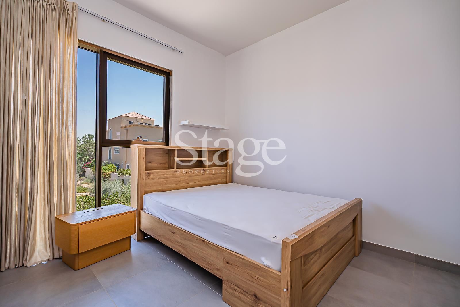 تاون هاوس من ٣ غرف نوم للإيجار في Dubai Land، Dubai TH9682L