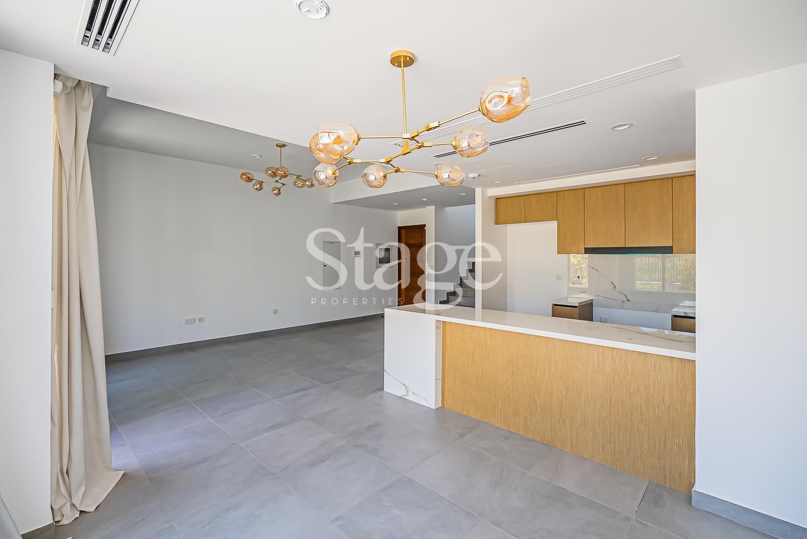 تاون هاوس من ٣ غرف نوم للإيجار في Dubai Land، Dubai TH9682L