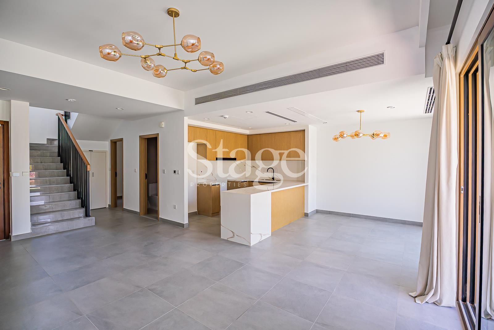 تاون هاوس من ٣ غرف نوم للإيجار في Dubai Land، Dubai TH9682L