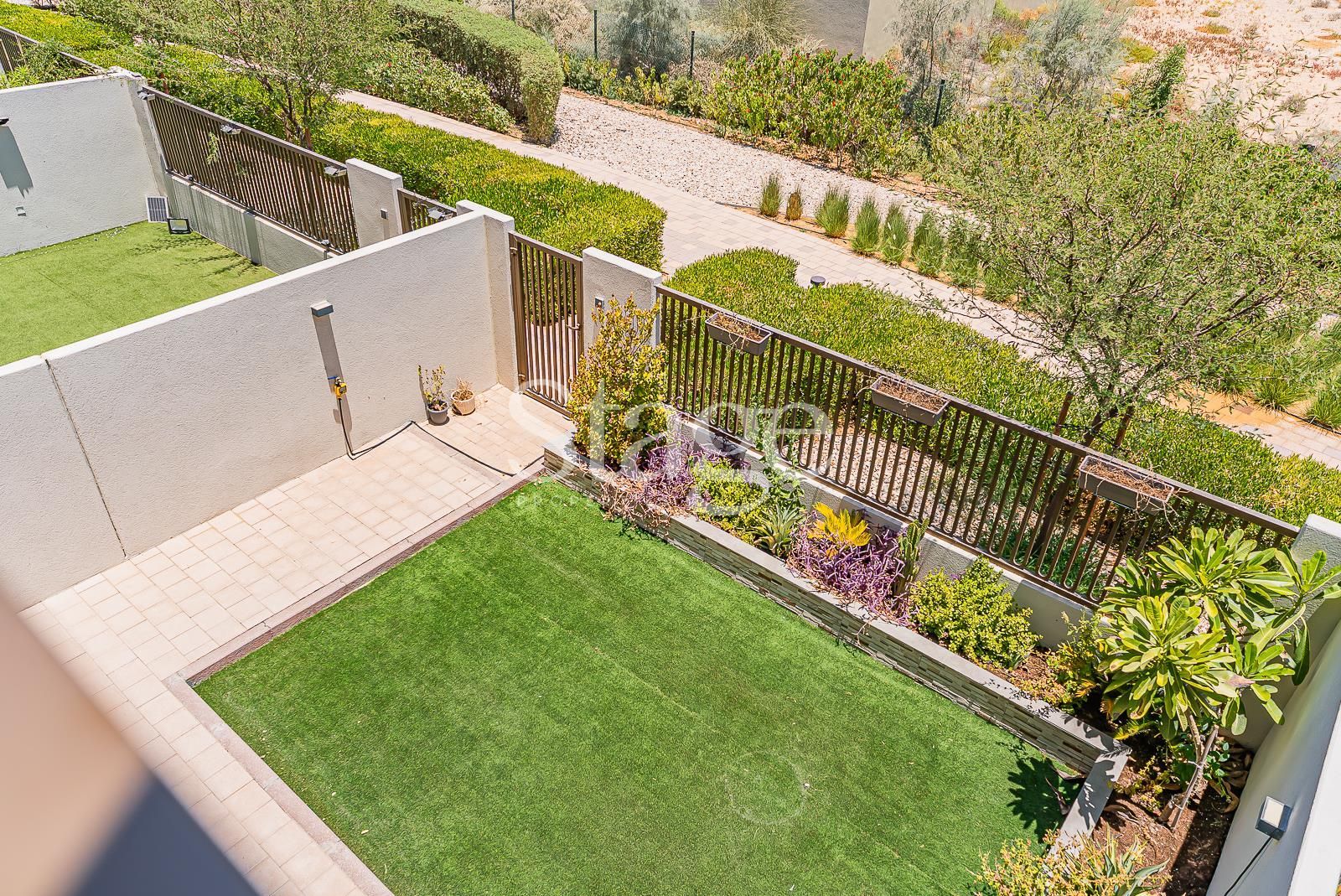 تاون هاوس من ٣ غرف نوم للإيجار في Dubai Land، Dubai TH9682L
