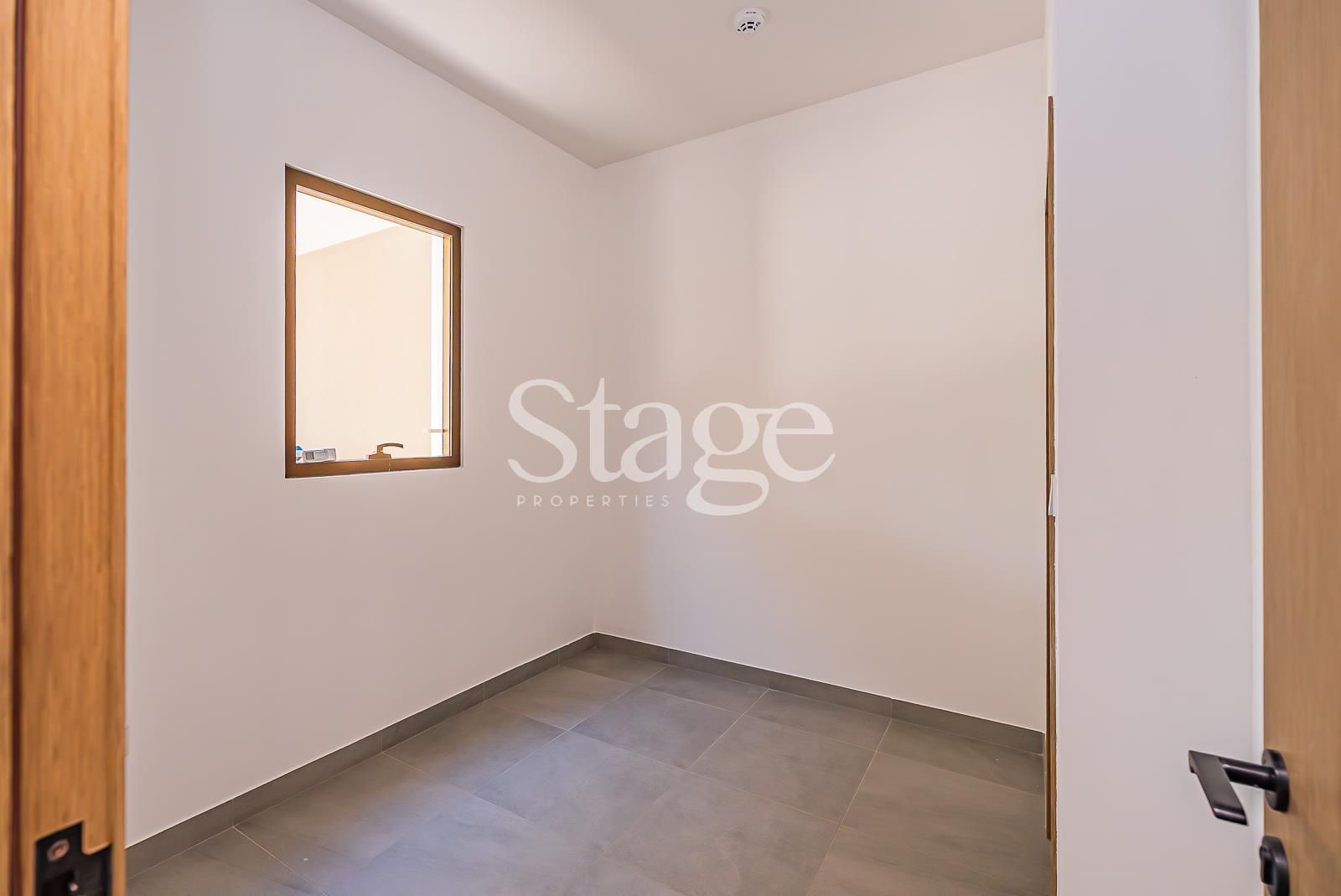 تاون هاوس من ٣ غرف نوم للإيجار في Dubai Land، Dubai TH9682L