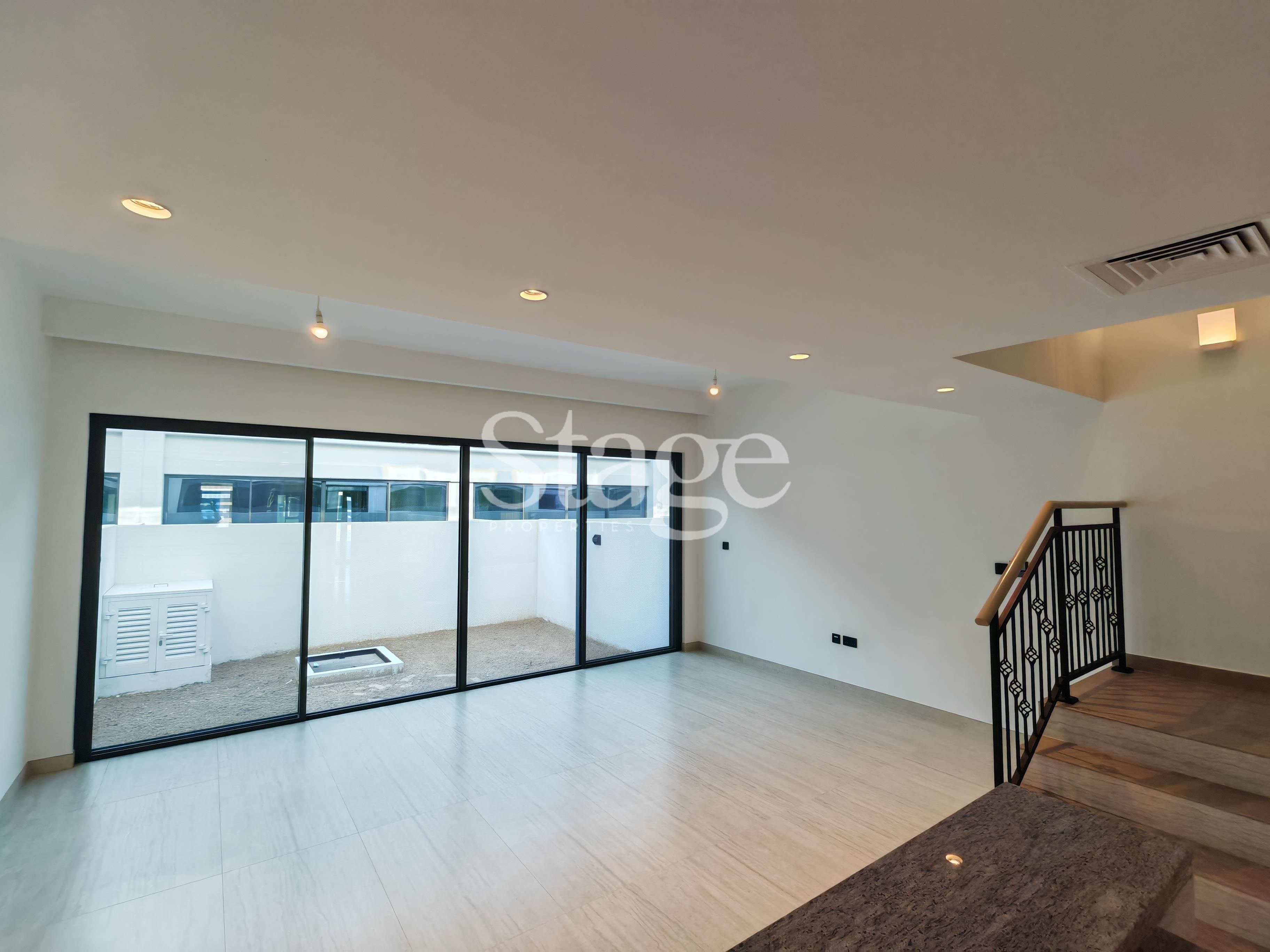 تاون هاوس من ٤ غرف نوم للبيع في Damac Lagoons، Dubai TH10019S
