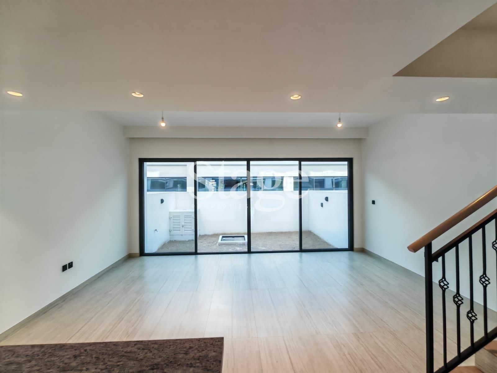 تاون هاوس من ٤ غرف نوم للبيع في Damac Lagoons، Dubai TH10019S