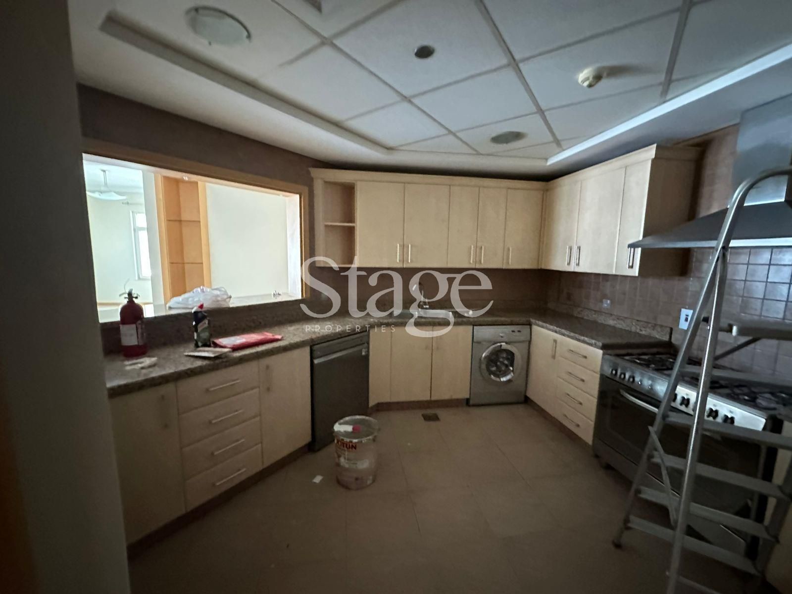 2 bedrooms apartment for Rent in Palm Jumeirah, Dubai AP9527L