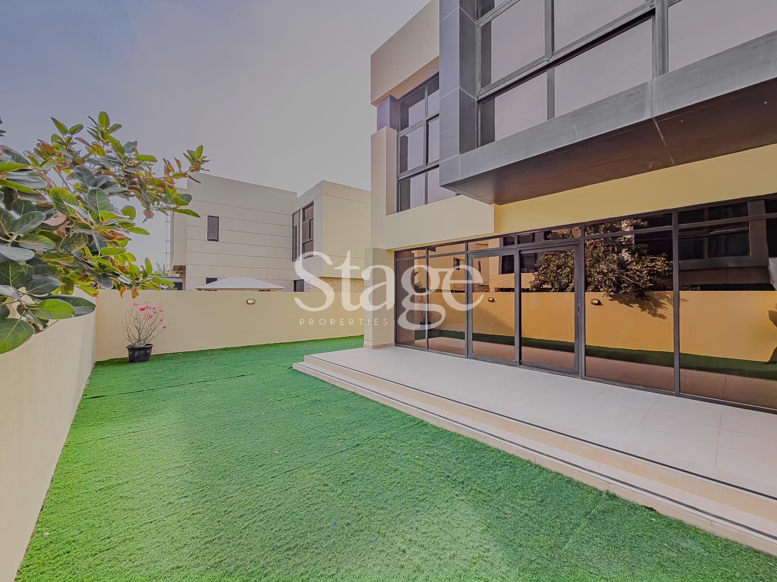 3 bedrooms Twin Villas for Rent in DAMAC Hills, Dubai VI8941L