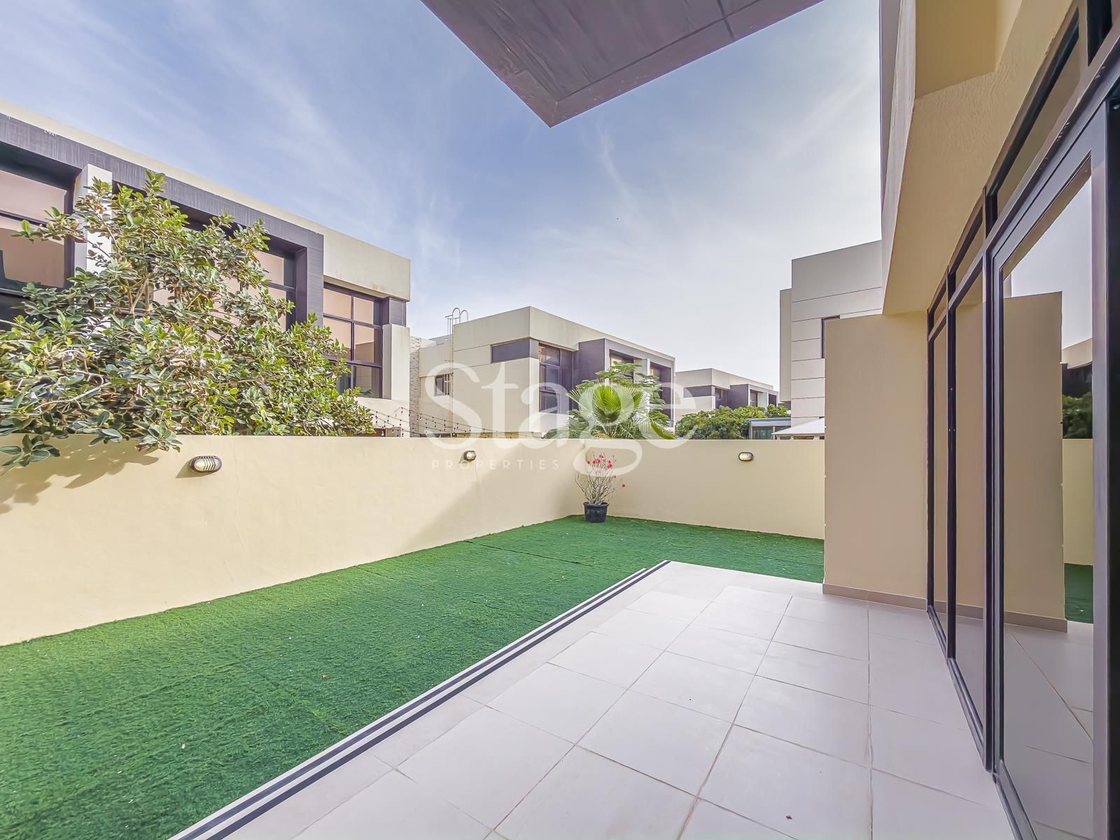 3 bedrooms Twin Villas for Rent in DAMAC Hills, Dubai VI8941L