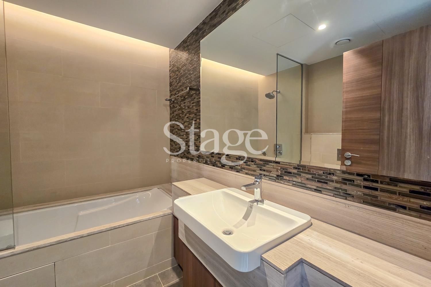 شقة من ٣ غرف نوم للبيع في Downtown Dubai، Dubai AP8469S