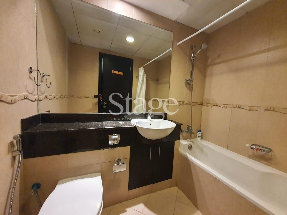 2 bedrooms apartment for Sale in Jumeirah Lake Towers, Dubai AP7563S