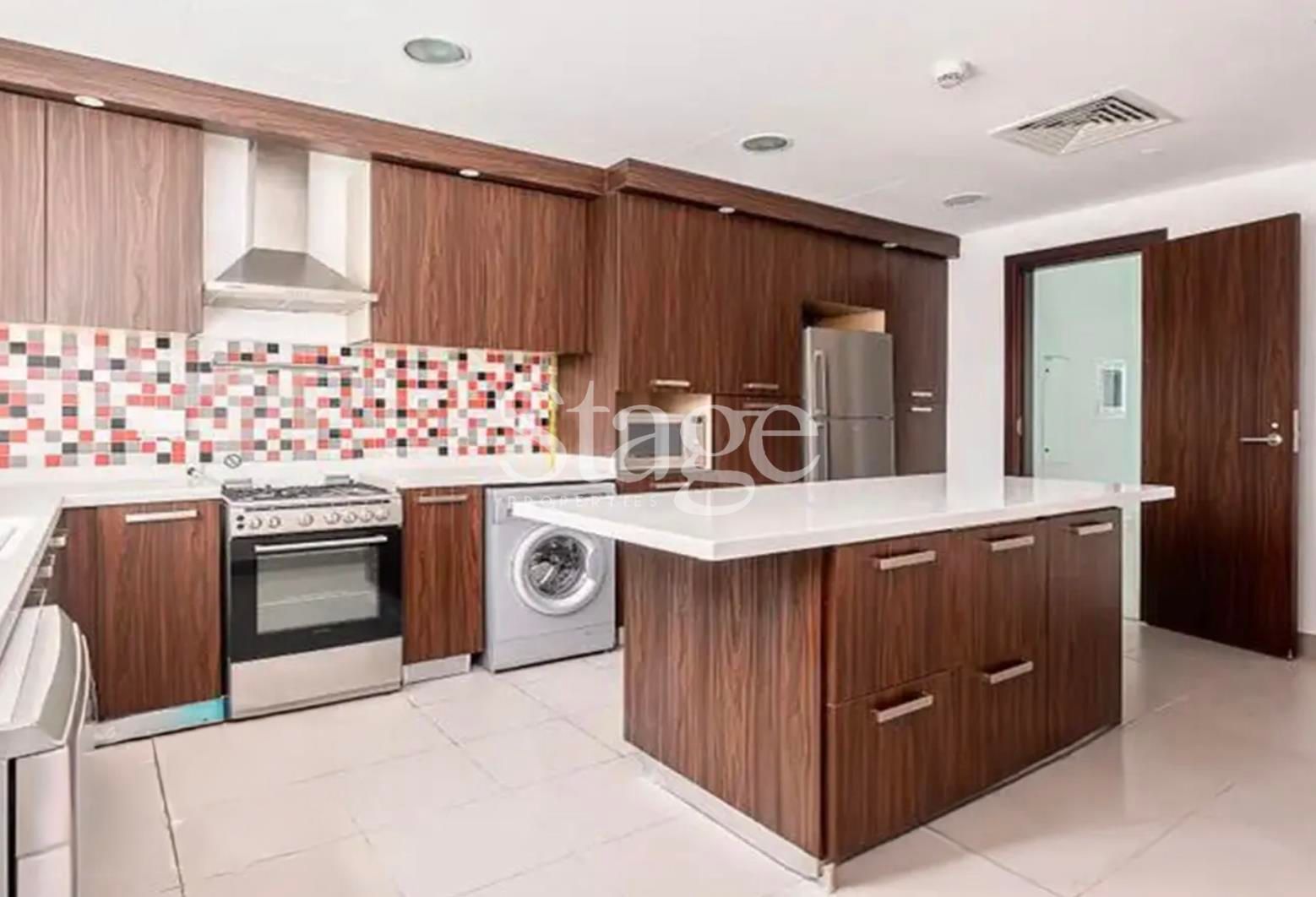 2 bedrooms apartment for Rent in Palm Jumeirah, Dubai AP7558L