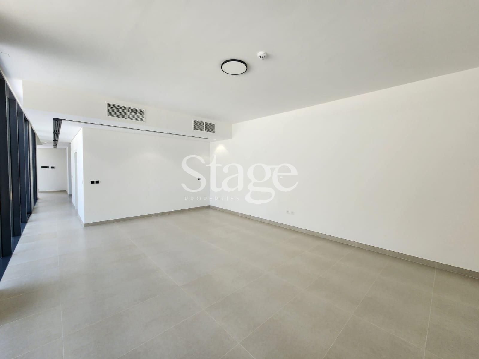 common من ٥ غرف نوم للبيع في Tilal City، Sharjah VI8650S