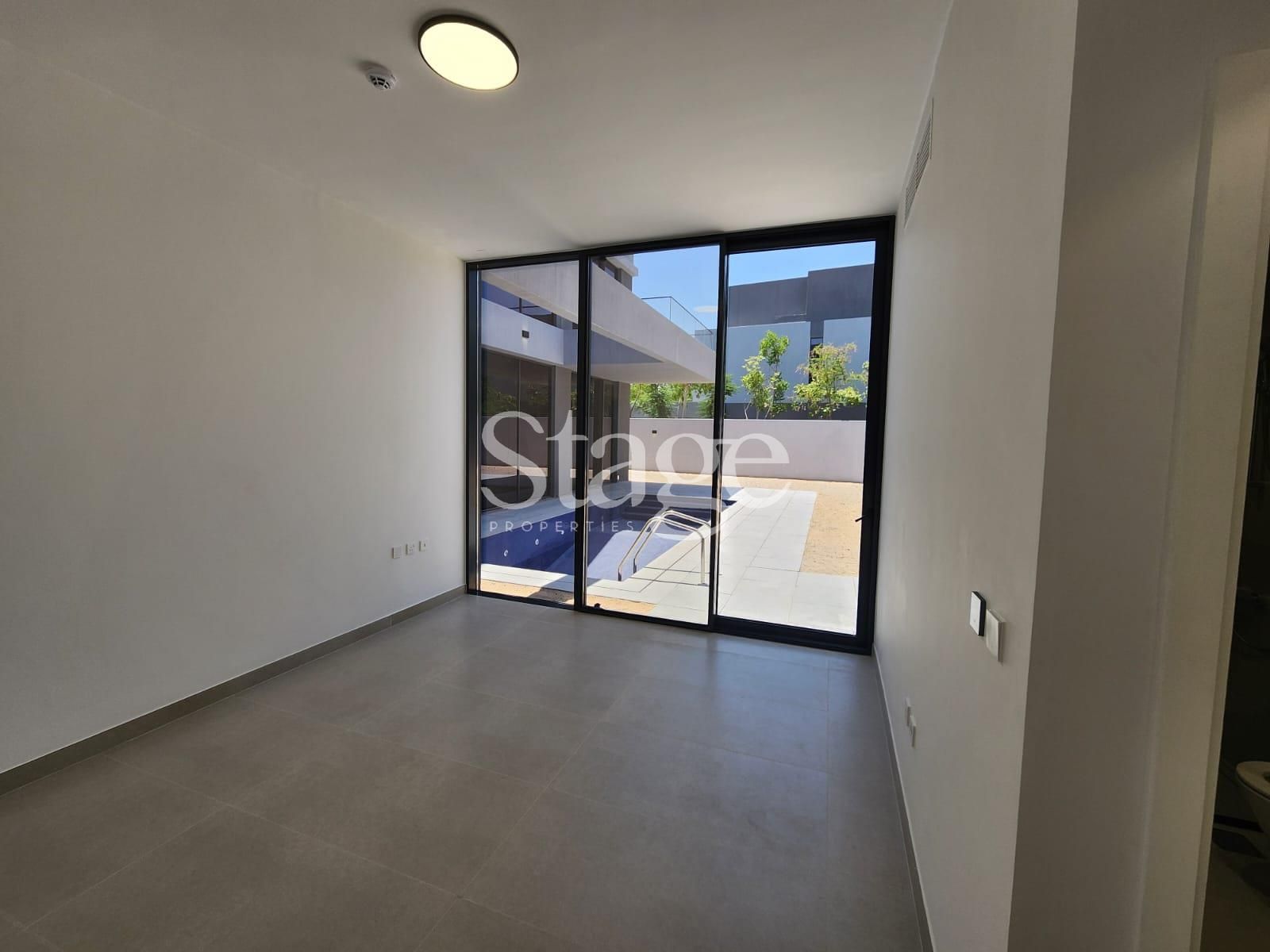 common من ٥ غرف نوم للبيع في Tilal City، Sharjah VI8650S