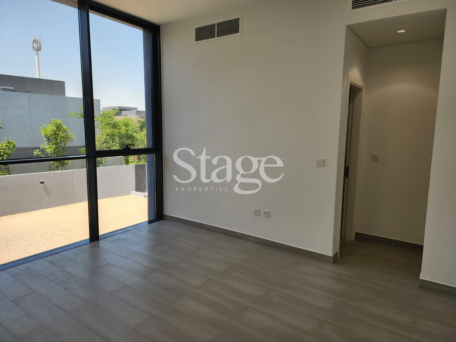 common من ٥ غرف نوم للبيع في Tilal City، Sharjah VI8650S