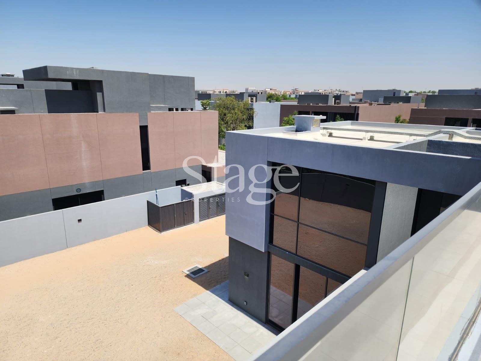 common من ٥ غرف نوم للبيع في Tilal City، Sharjah VI8650S