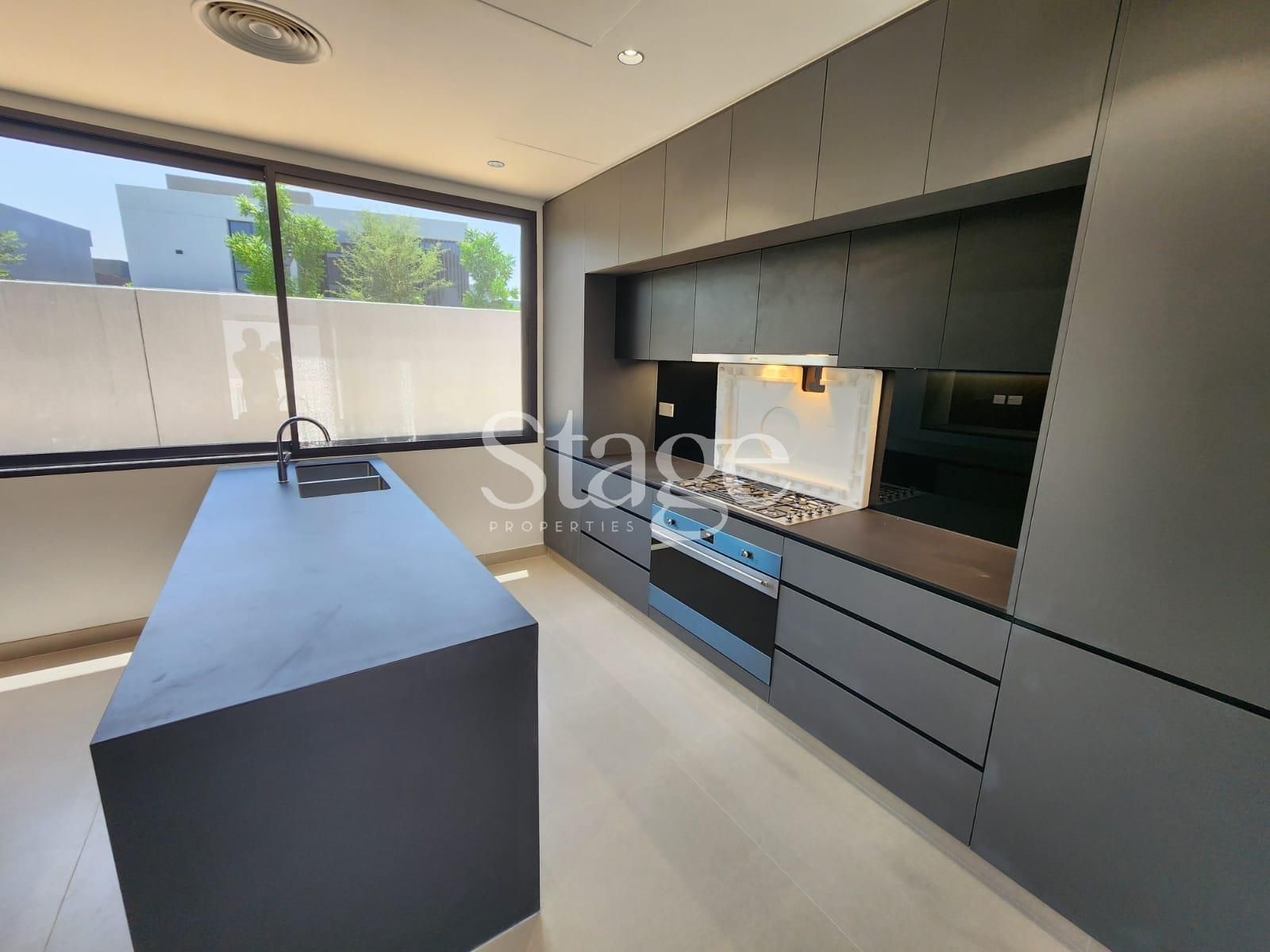 common من ٥ غرف نوم للبيع في Tilal City، Sharjah VI8650S