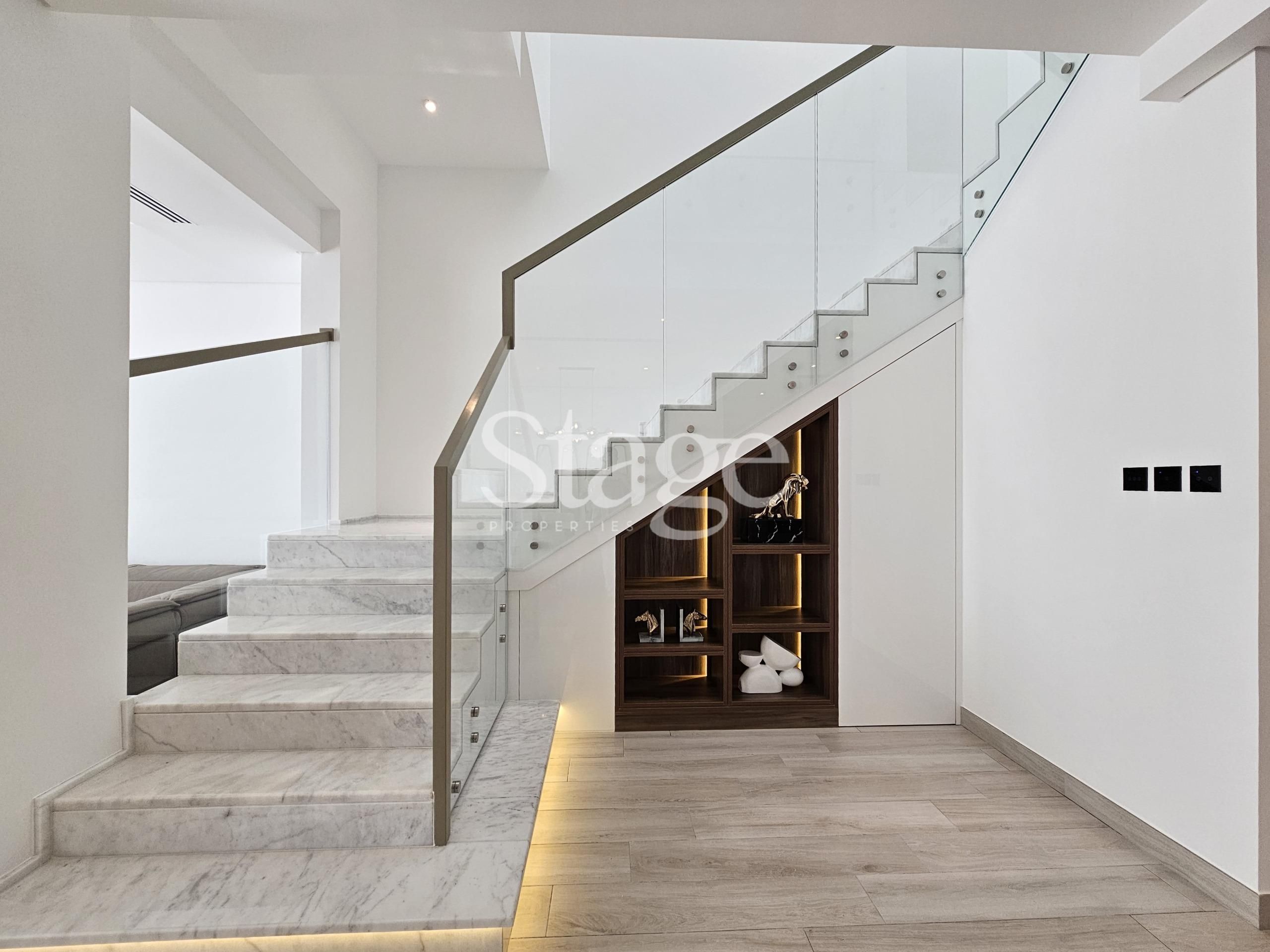 فيلا من ٤ غرف نوم للإيجار في Jumeirah Village Circle، Dubai VI8142L