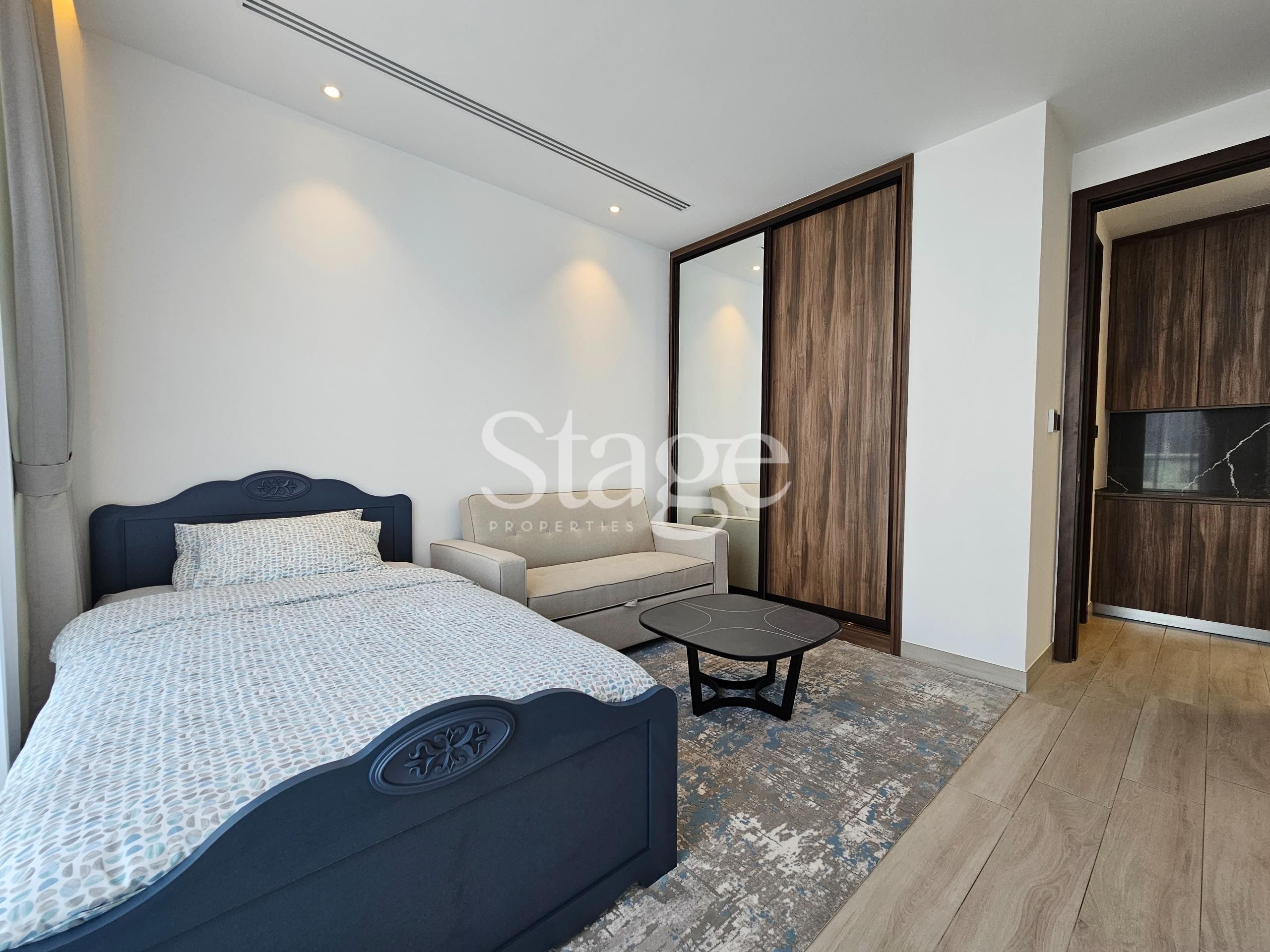 فيلا من ٤ غرف نوم للإيجار في Jumeirah Village Circle، Dubai VI8142L
